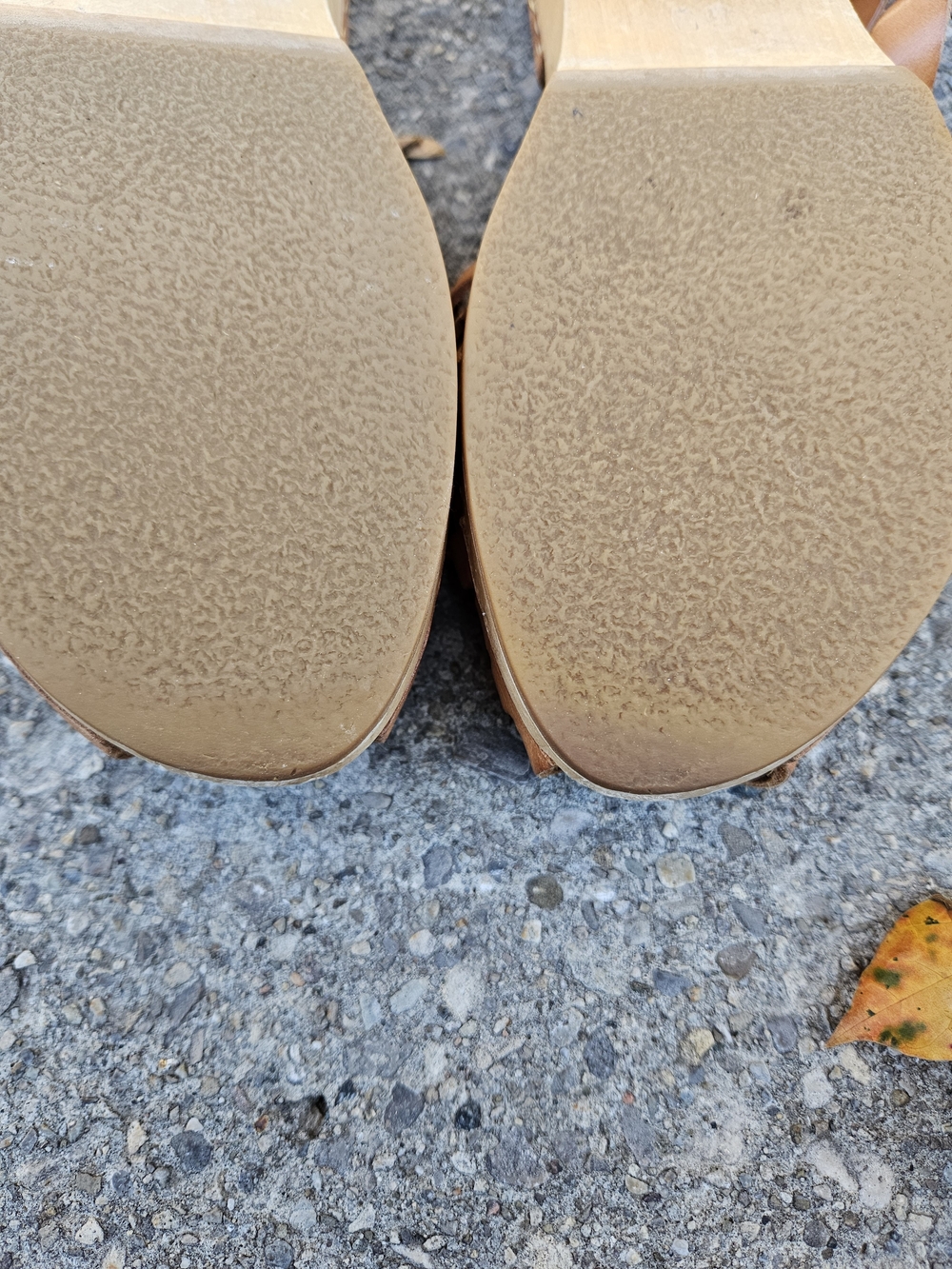 Toffel Swedish Hasbeens Tan Woven Leather Clog Sandals - Picture 4 of 12